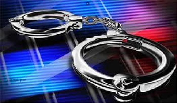 देह व्यापार के आरोप में 9 युवक और युवतियां गिरफ्तार