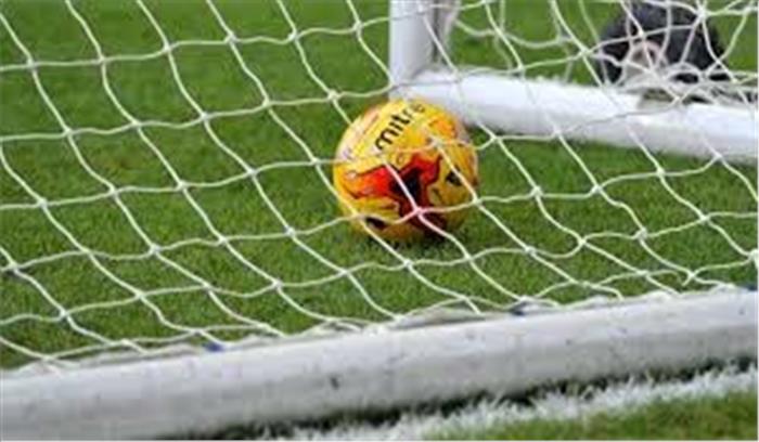 फुटबॉल मैच के दौरान रेफरी की मौत फुटबॉल मैच के दौरान रेफरी की मौत