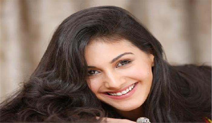 बॉलीवुड और दक्षिणी फिल्मों के बीच संतुलन बना रहीं हूं:अमायरा दस्तूर