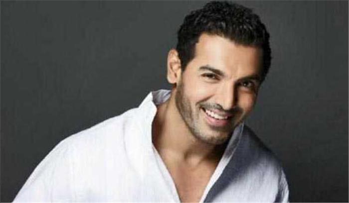 नोरा फतेही को लकी मानते हैं जॉन अब्राहम!