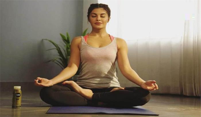 जैकलीन फर्नांडीस ने की कोरोना संकट के समय में लोगों से प्रार्थना करने की अपील