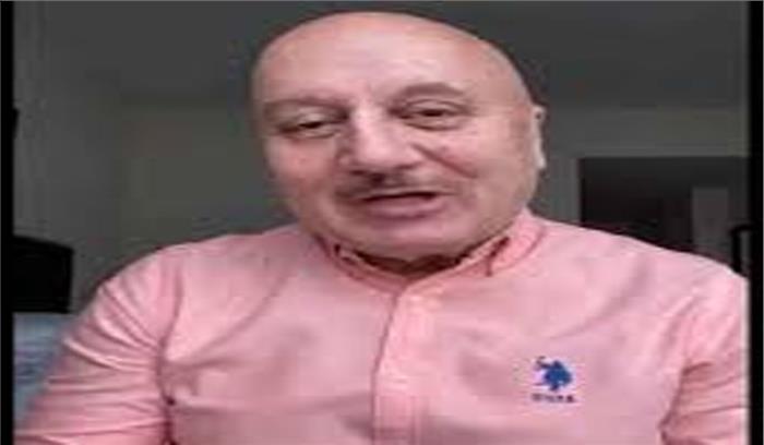 अनुपम खेर ने दुनिया भर के गंजों के लिए समर्पित किया गाना