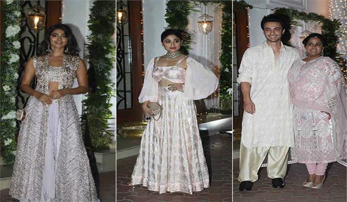 बॉलीवुड सितारों ने अपने प्रशंसकों को इस पावन त्योहार की बधाई दी