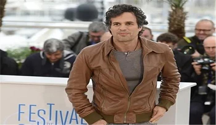 पैरासाइट की टीवी सीरीज में प्रमुख किरदार के लिए मार्क रूफालो से बातचीत