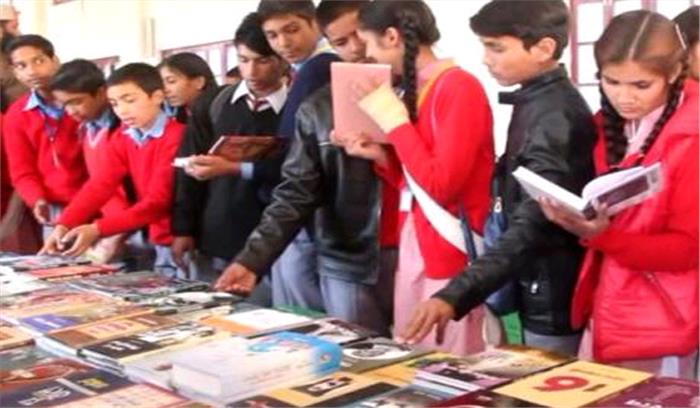 पुस्तक मेला : बच्चे उठा रहे मनोरंजक गतिविधियों का लुत्फ