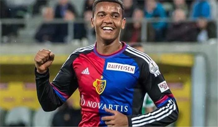 डॉर्टमंड ने किया मैनुएल अकानजी के साथ करार