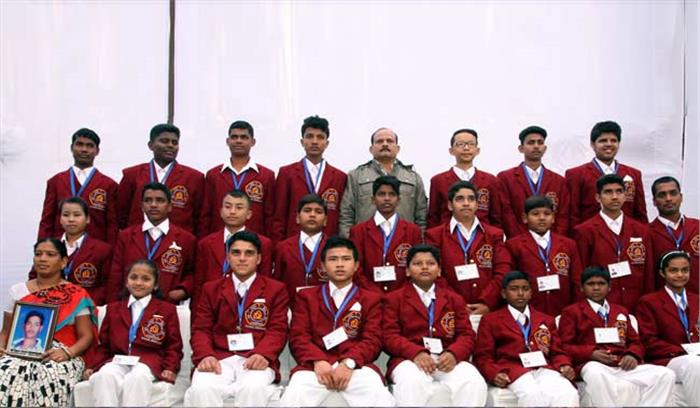 वीरता पुरस्कार जीतने वाले बच्चे गणतंत्र दिवस परेड में शामिल हुए वीरता पुरस्कार जीतने वाले बच्चे गणतंत्र दिवस परेड में शामिल हुए