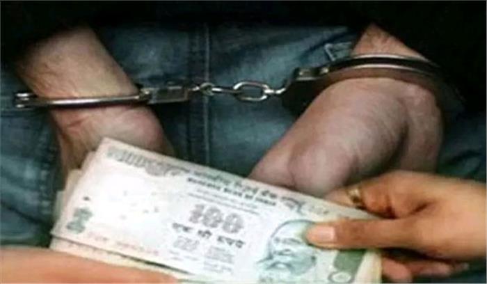 रिश्वत के मामले में महिला लिपिक को कारावास