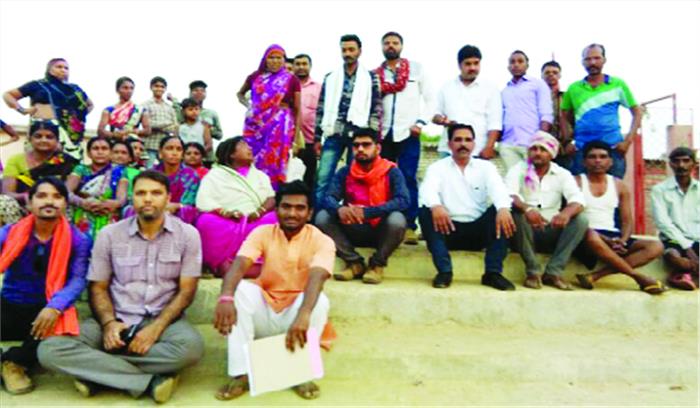 तालाब पाटने के विरोध में उतरे नागरिक