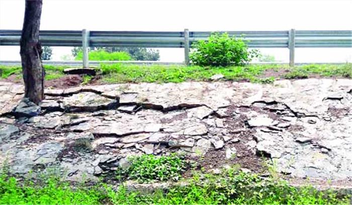 धंस रहा है लाता नाला का नवनिर्मित पुल