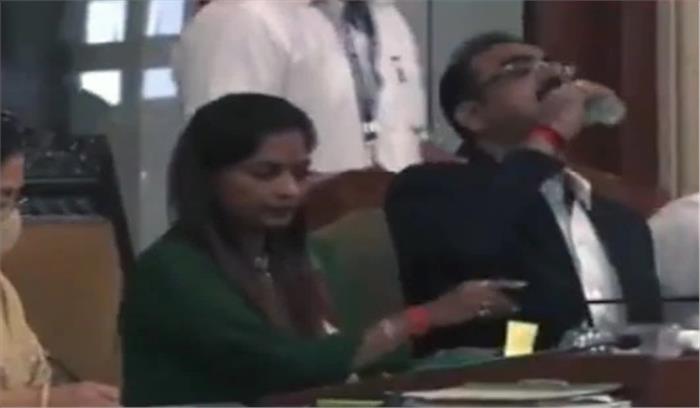 BMC के सह आयुक्त ने पानी समझकर पीया सैनिटाइजर