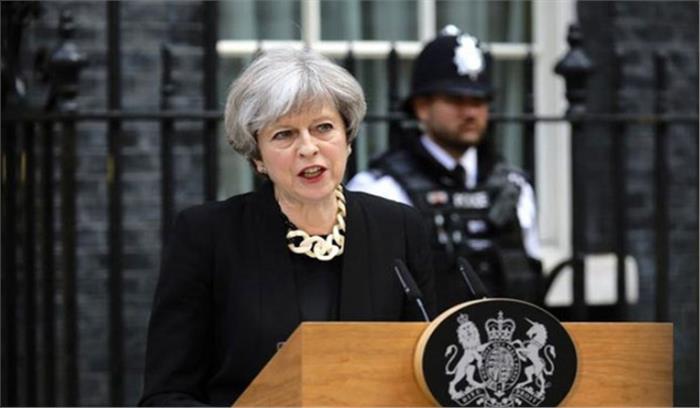 उत्तरी आयरलैंड में जारी राजनीतिक संकट को खत्म करने के लिए थेरेसा मे कर रही हैं पहल