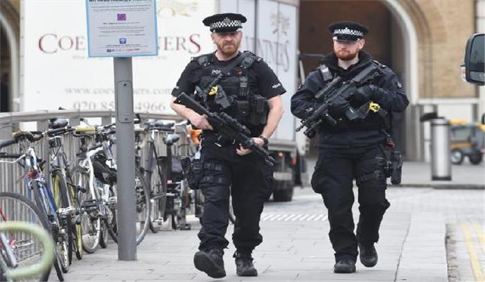ब्रिटेन में घटाया गया आतंकवाद से खतरे का स्तर