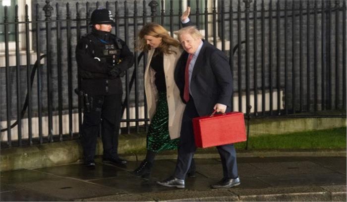 ब्रिटिश प्रधानमंत्री की मंगेतर ने अपने नवजात शिशु की पहली तस्वीर साझा की