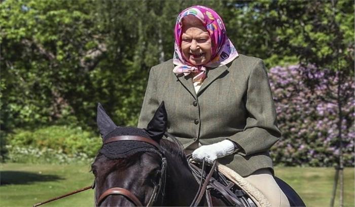 लॉकडाउन के बाद से ब्रिटेन की रानी पहली बार नजर आईं