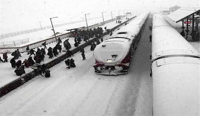  बर्फबारी से बडगाम-बारामुला रेल सेवा स्थगित