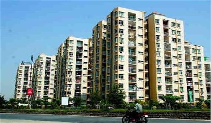 बिल्डर आश्वासन के बोझ तले दब चुके निवेशक