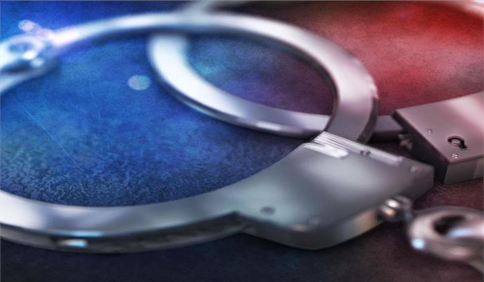 प्राधिकरण अधिकारी बनकर वसूली करने पहुंचे तीन नटवरलाल, दो गिरफ्तार