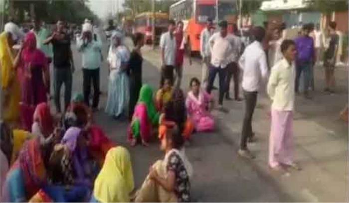 बुलंदशहर में 2 महिलाओं को कार से कुचलकर मार डाला 