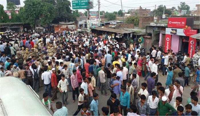 उत्तर प्रदेश : युवक की मृत्यु के भीड़ ने लगाया जाम