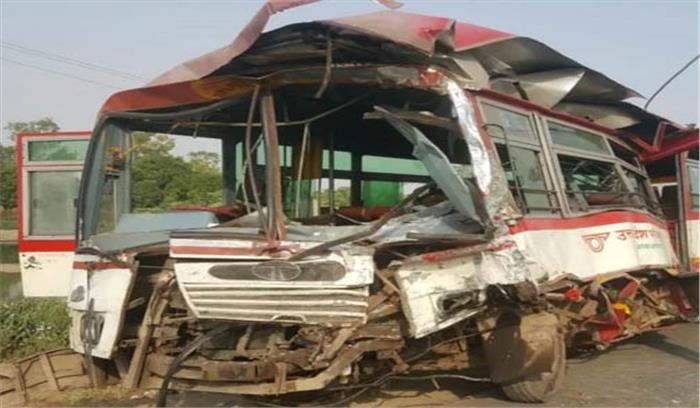 उत्तर प्रदेश : रोडवेज की दो बसों में टक्कर, तीन की मृत्यु कई घायल उत्तर प्रदेश : रोडवेज की दो बसों में टक्कर, तीन की मृत्यु कई घायल
