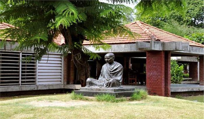 बुलंदशहर के 30 स्वच्छताग्राही गुजरात के साबरमती रवाना