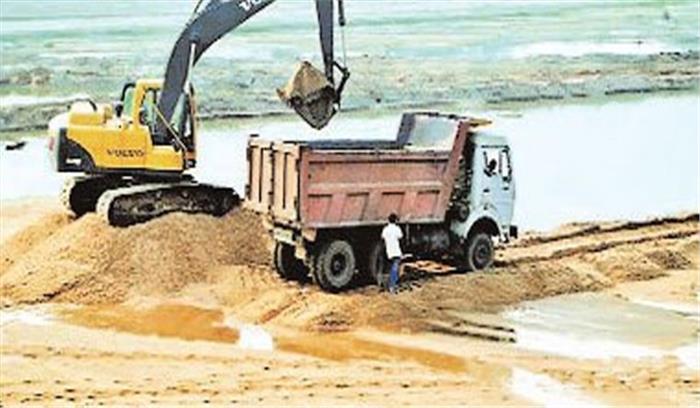 बुंदेलखंड : अवैध रेत खनन के मामले में थानेदार हैं लठैत!
