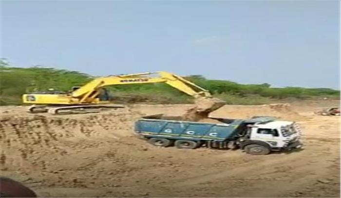 बुंदेलखंड एक्सप्रेसवे के लिए 100 बीघा खेत बना तालाब