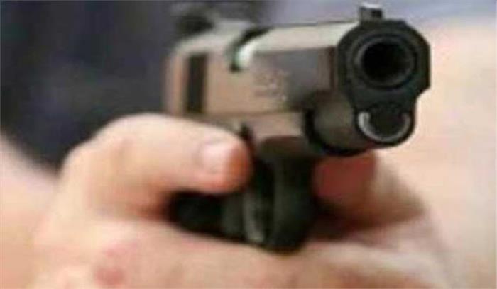 बुंदेलखंड : पुरानी रंजिश में हिस्ट्रीशीटर को गोली मारी बुंदेलखंड : पुरानी रंजिश में हिस्ट्रीशीटर को गोली मारी