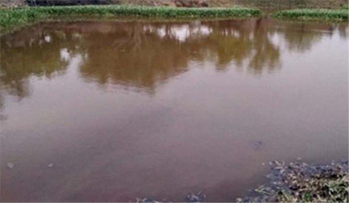 सागर: श्रम शिविर का आयोजन, तालाबों की साफ -सफाई कर रहे ग्रामीण