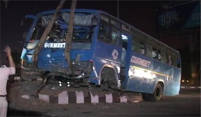 तीर्थयात्रियों से भरी बस पलटी