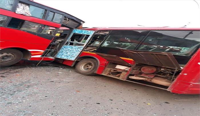 दो बसों की भिड़ंत, एक की मौत