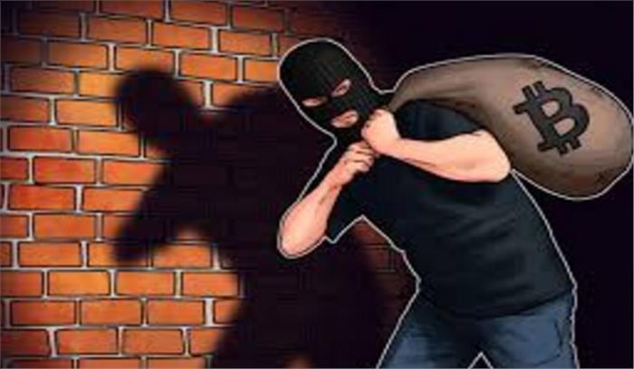 अपराधियों ने व्यवसायी के सेल्समैन से तीन लाख 66 हजार लूटे