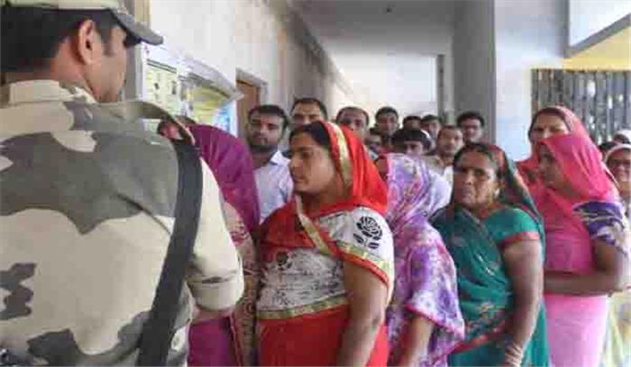 उपचुनाव : फूलपुर में 37.39, गोरखपुर में 43 प्रतिशत मतदान