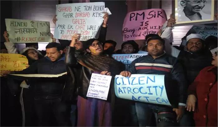 सीएए : उप्र में तनाव, अब तक 15 मौतें, 705 गिरफ्तारियां