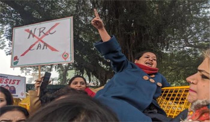 सीएए के खिलाफ प्रदर्शन के दौरान दिल्ली गेट में हिंसक झड़प, 33 घायल