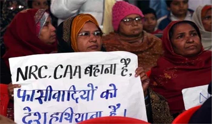 सीएए के विरोध में दिल्ली की तरह प्रयाग में महिलाएं कर रहीं प्रदर्शन