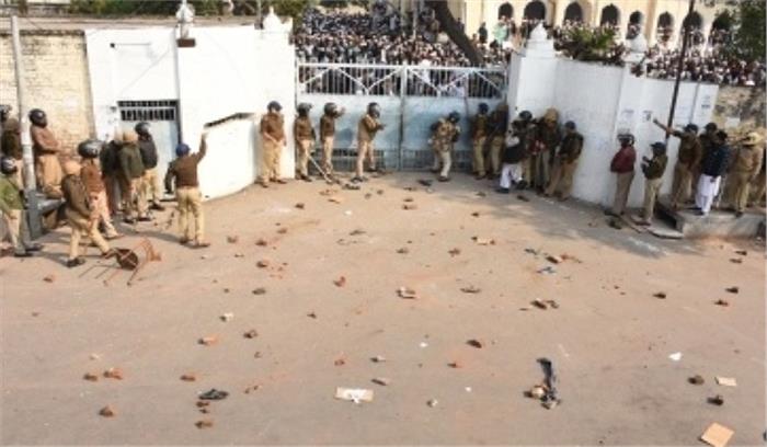 सीएए प्रदर्शन : यूपी पुलिस एक्शन मोड में, कई जिलों में अलर्ट सीएए प्रदर्शन : यूपी पुलिस एक्शन मोड में, कई जिलों में अलर्ट