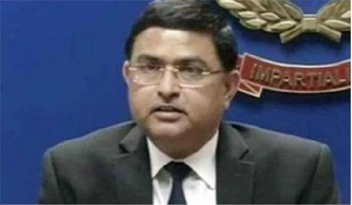 लालू के परिवार के सदस्यों के घरों पर छापेमारी