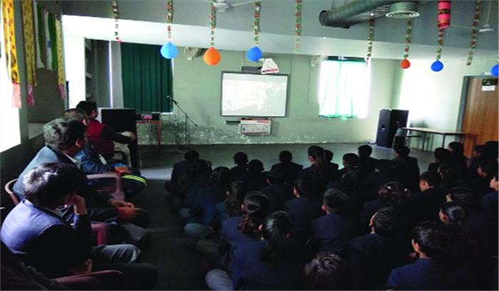 स्कूलों के बच्चों को प्रधानमंत्री ने किया प्रोत्साहित स्कूलों के बच्चों को प्रधानमंत्री ने किया प्रोत्साहित