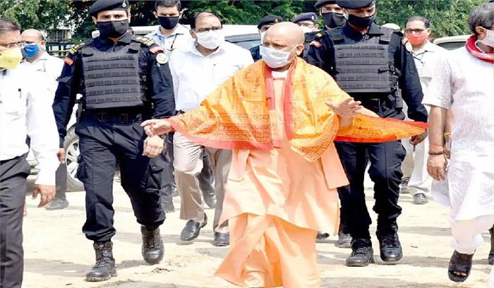 अचानक दिल्ली पहुंचे CM योगी, कल PM मोदी से करेंगे मुलाकात