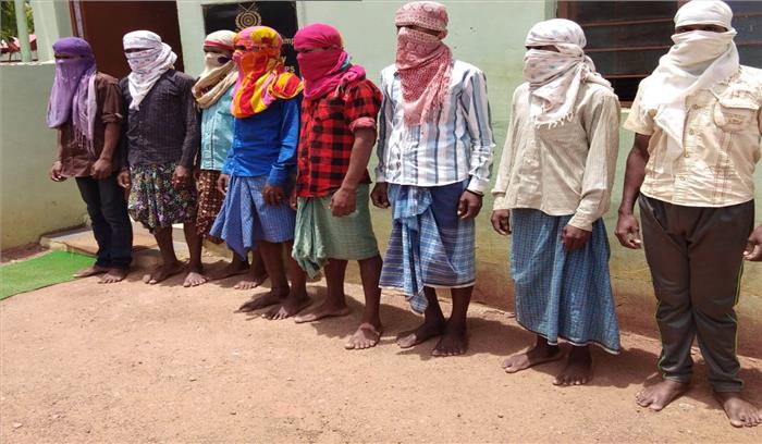 छतीसगढ़ में आठ नक्सलियों ने किया समर्पण