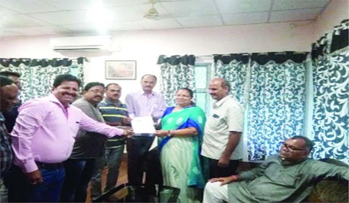टाउनशिप वासियों ने की बिजली बिल आधा करने की मांग