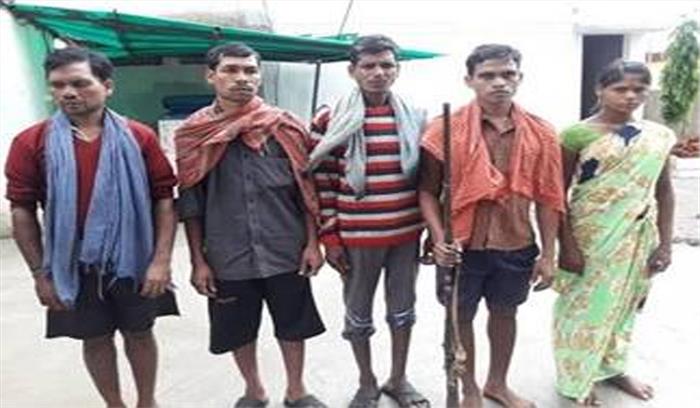 छग : एक लाख के इनामी कमांडर सहित 5 नक्सली गिरफ्तार