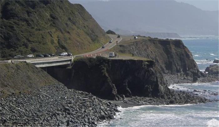 कैलिफोर्निया में सड़क दुर्घटना, एक परिवार के आठ सदस्यों के मरने की आशंका