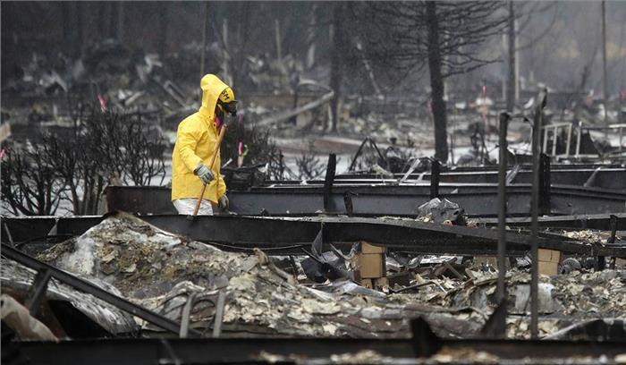 कैलिफोर्निया के जंगलों में लगी भीषण आग,मरने वालो की संख्या 48 हुुई