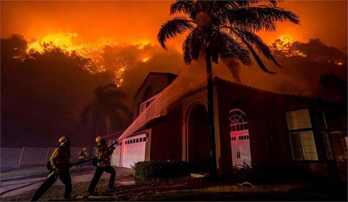 कैलिफोर्निया के जंगल में लगी आग से 3200 नागरिकों ने छोड़ा घर