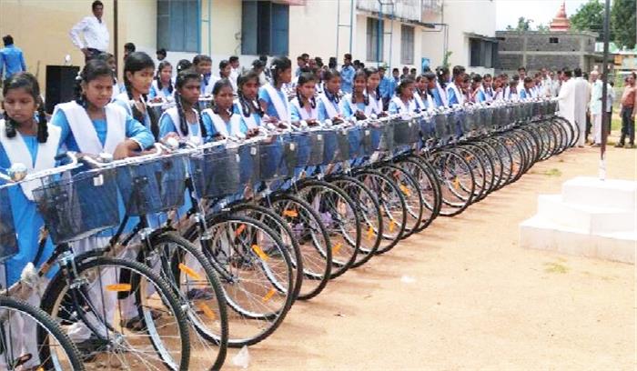 कमरौद स्कूल में छात्राओं को साइकिल वितरण कमरौद स्कूल में छात्राओं को साइकिल वितरण