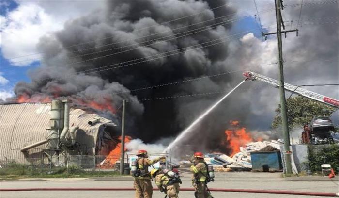 कनाडा: मिशेल द्वीप पर भीषण आग, कईं इमारतें नष्ट