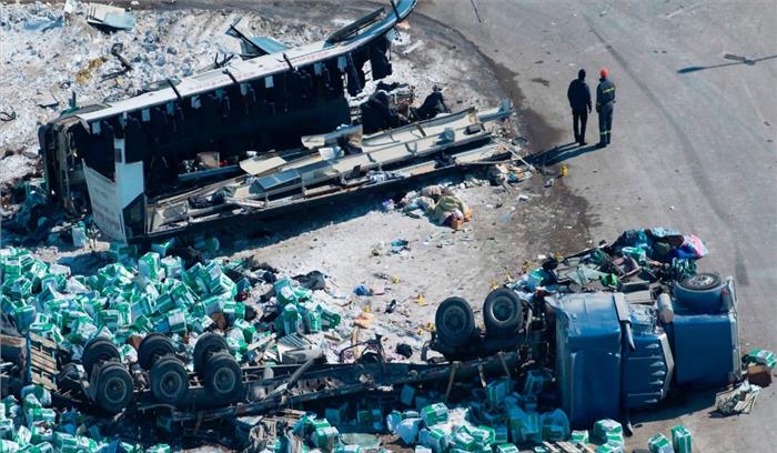 कनाडा की जूनियर हॉकी टीम की बस दुर्घटनाग्रस्त, 14 की मौत और अन्य घायल